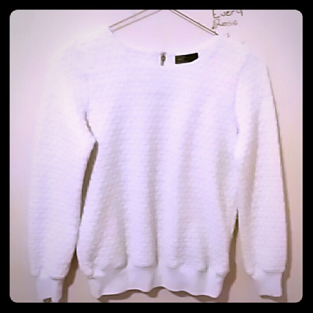 Women's xs sweatshirt with quilted detail.  White.